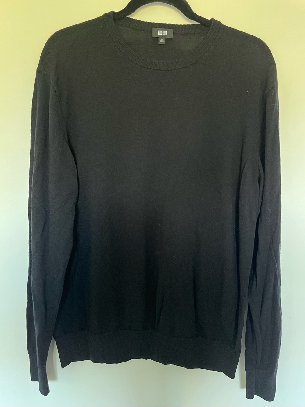 Uniqlo Men’s Black Crewneck Sweater - Classic Knit